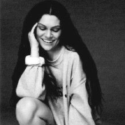 1st Greek Twitter account for the unique Jessie J! Online since 15 January 2012 :) We (un)follow back ;) #JessieJInGreece !! : ) Ηεαrtbεαt