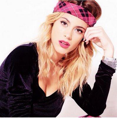Fan Club Violetta• Official Dediacado a serie #VIOLETTA1 #VIOLETTA2 #VIOLETTA3 y #Tinistoessel♥