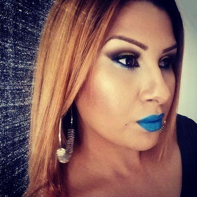 #MuzikLover #RnBJunkie #iTweetTheJamzYouNeedToHear #Bangerz   #80sBaby #HopelessRomantic #MakeUpArtist IG: MsMyralinMonroe