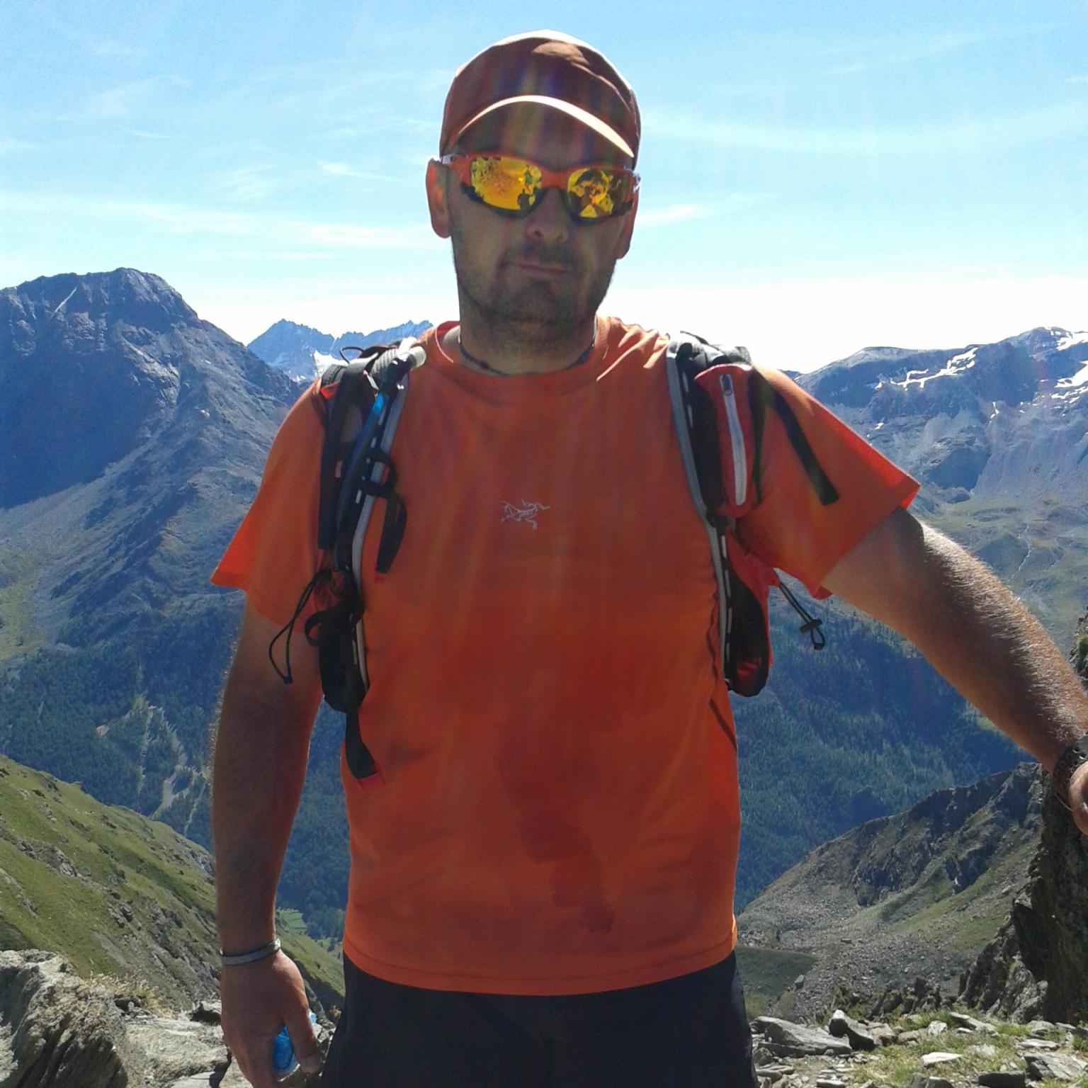 Montañero recorventido a ultratrailer pasando por corredor popular, amante de la naturaleza y el esfuerzo. La vida puede ser sencilla si no te la complicas.