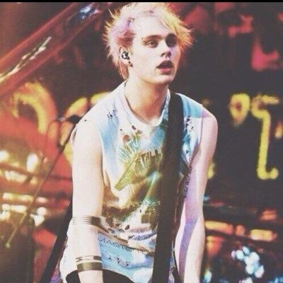i was a luke girl then cal did a thing i was a cal girl then ash did a thing i was a ash girl then mikey did a thing and were going in circles again and again