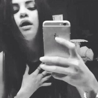 GO FOLLOW @IHUGKAYA BC SHE'S COOL AND SHE LOVES YOU AHAH