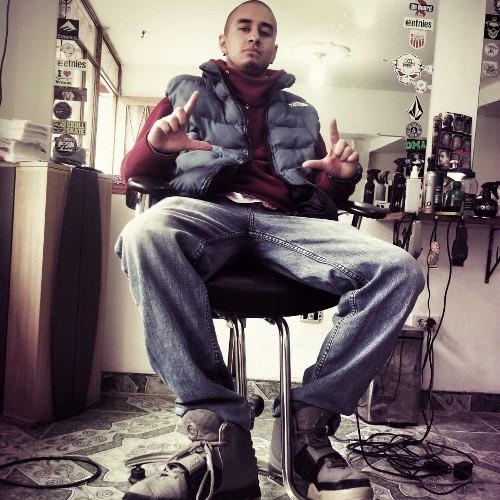 Barbero profesional ......dando todo de mi cada dia que pasa con,la,ayuda de papa Dios el mas grande✂✂✂✂✂
