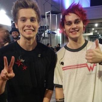trade & confirm account about 5sos' snapchats, imessages,... tweet/dm us if you want to trade or confirm
