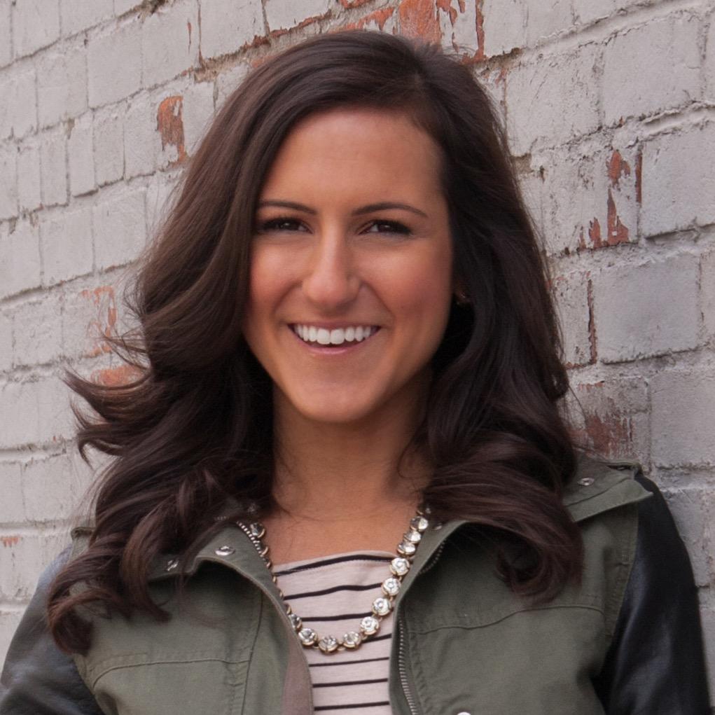 I'm Krista Elaine - a DIY blogger with a big vision on a small budget