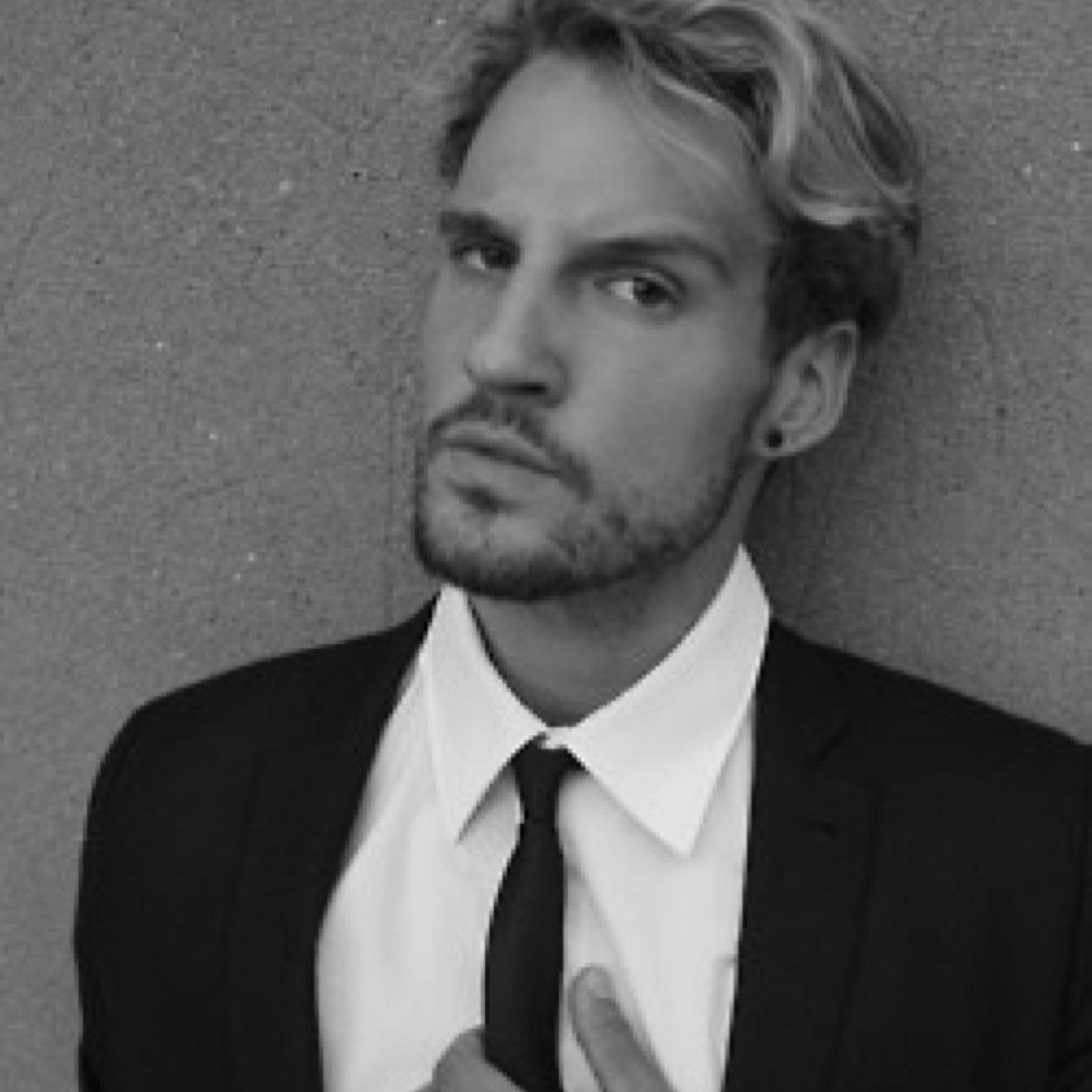 Creator of man, woman, child & all their worlds or as @LenientAllure likes to call me, a writer. [RP|MC|OC|#RedsMonsters]