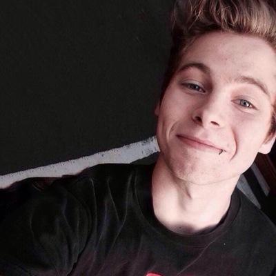 i just luv luke hemmings