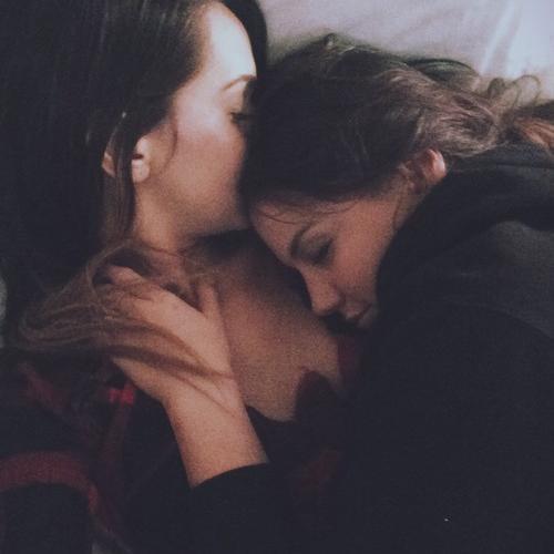 Sai da frente com o seu preconceito que eu quero passar com o meu amor ♥