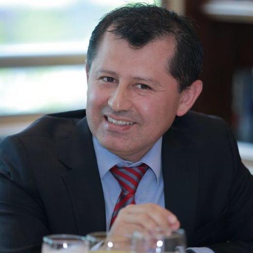 Apasionado de la super-cooperación y resolución de problemas | Padre y esposo orgulloso | Ingeniero | Consultor | Emprendedor & Mentor | Nací en Temuco, Chile