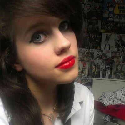 basically I'm a bit odd but you'll learn to love it
adore music and I climb a lot so yh
I get distracted easily
SQUIRREL xox