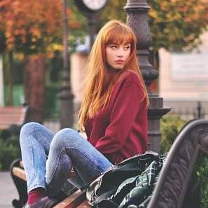 [17] La primera Delacour pelirroja. Hija de Bill y Fleur. Mitad del sándwich entre Vic y Louis. La familia por encima de todo. ¡Gry-Gry-Gryffindor!