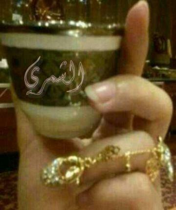‏‏‏‏‏أصبّح لون الحيْاهه بِ النسبه ليً باهِت جداً ، ولمْ يعُد يهمَني أحَد ~رمَآديون ، نقف بين آلحضور و آلغيآب ، وبين آلفرح و آلبگآء ، لم نعد هنآ او هنآگ . ‏
