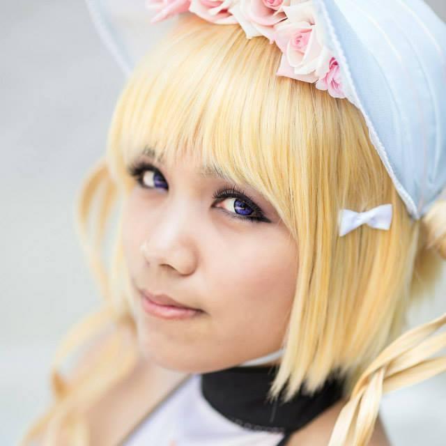 Cosplayer. Kpop lover. Anime & manga geek.