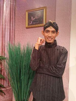 My name is cak hengki...Birth 10/02/86,I ♥ humor,I ♥ singing,I ♥ U ☺