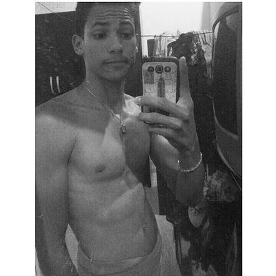 Valorize quem te amam, esses sim meressem seu respeito. Quanto o resto, bom ... ninguem nunca precisou de resto para ser feliz ~Snap : biel_16
