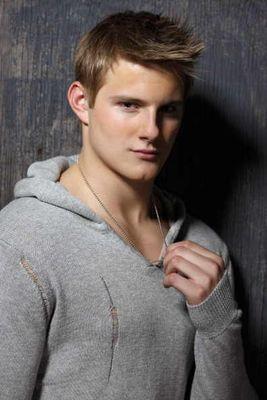 Dont ask me what happend I dont know. Winter is coming Storybrooke. |#Rp, #OUAT, #Open , #Taken