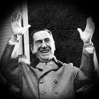 Yo soy Juan Domingo Perón revivi para combatir al ebola. Me encuentro en Siberia twiteando para todos los pibes.