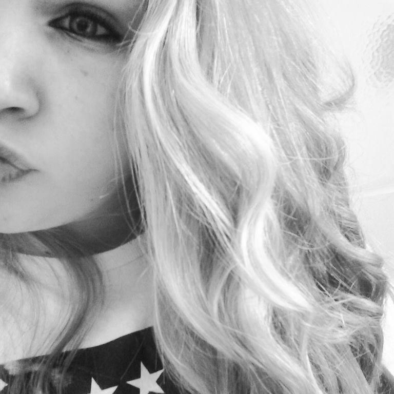 LezlieAnna's profile picture. 4/7/15