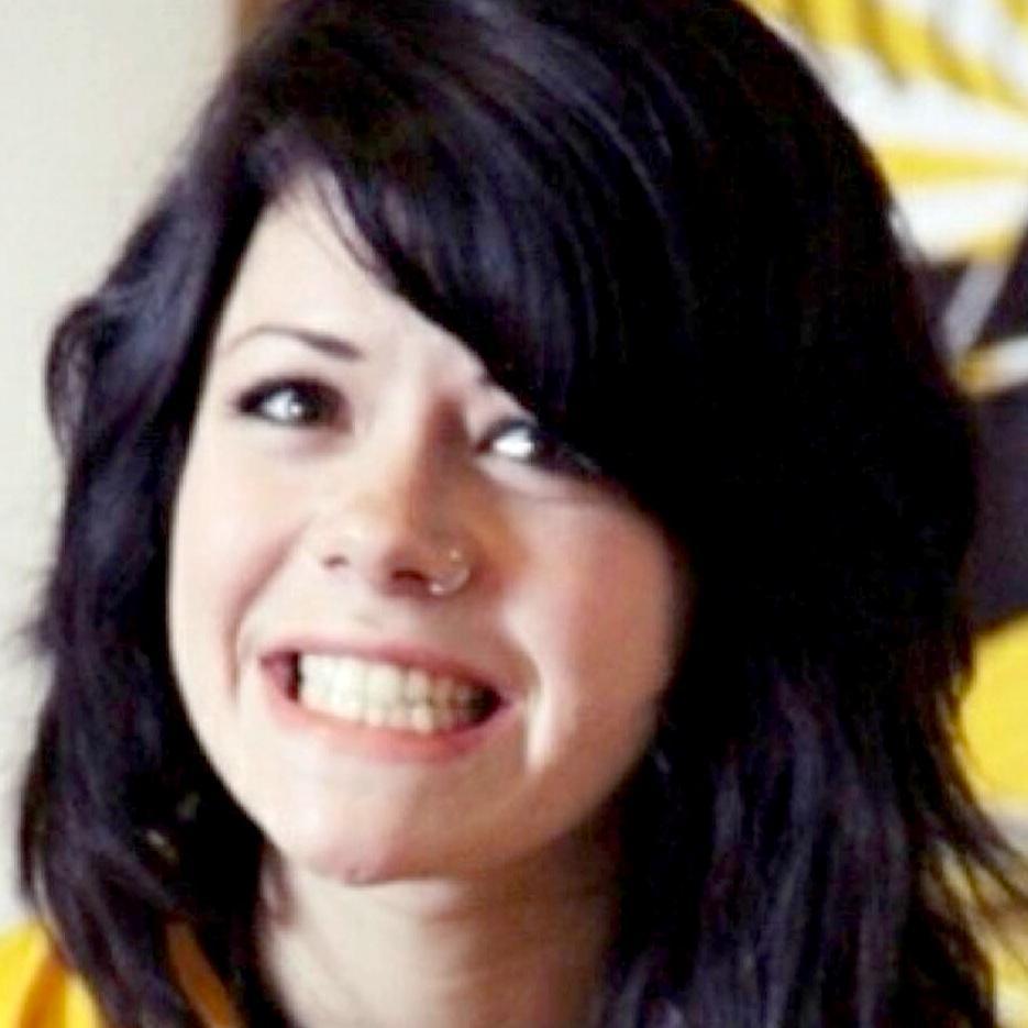 Free follow! PLEASE: follow @TayJardineBR we'll follow back there as well!