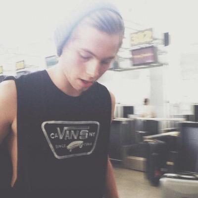 follow @vodkaluke and ask her for a dm to 5/4,,!