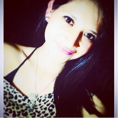 #Ser feliz# No vale la pena aferrarse a lo que te hace daño. La vida continua, sólo ama a quien te ama y valora a quien te valora.