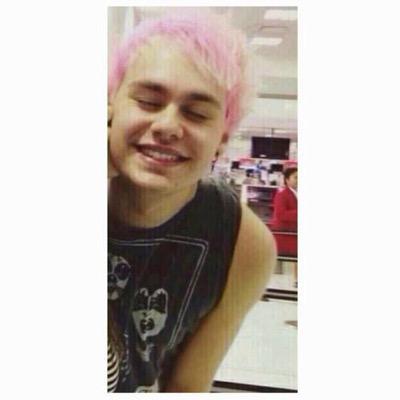 follow @1337clifford bc she follows back