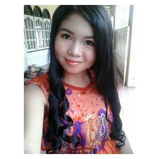 nadiatob25's profile picture. 