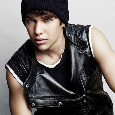 Loading..........Love my boyfriend @Joshy_hutcher