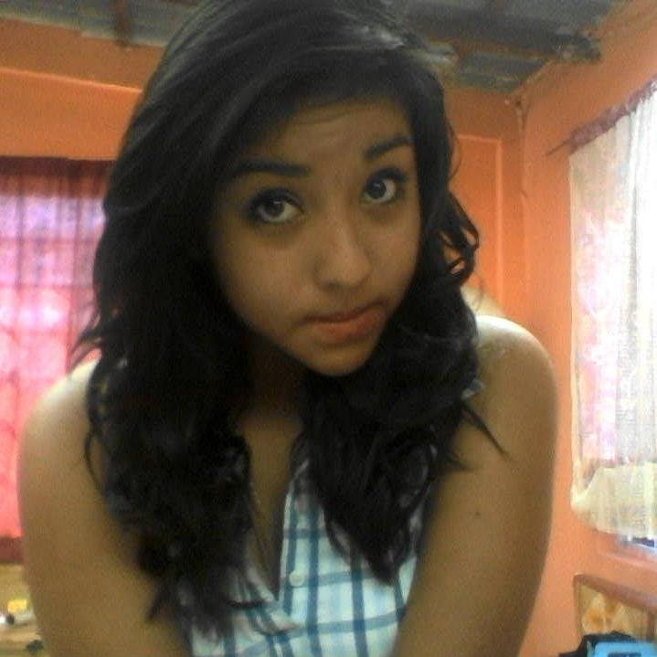 hola me llamo ahtziri soy una chica medio loca jeje ok no y pz me encanta estar con mis amigos y seres queridos me encanta bailar y cantar.