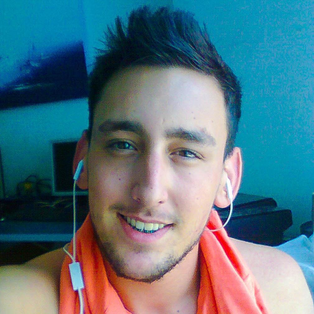 The_Bolaina's profile picture. Quero ser melhor do que fui ontem, Melhor do Que eu sou, Não melhor do que você. Só o melhor que eu possa ser. !