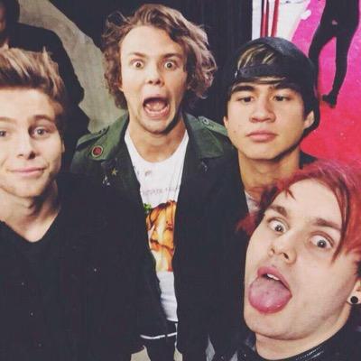 Obssesed with 5SOS | Shit. | Professional Wattpad Reader | FOLLOW ME, I FOLLOW BACK PERMANENTLY (except if it is a Spam account, if it is, I unfollow) :D |0/4|