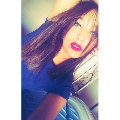 Malagueña ,morena, con ojos verdes! amante del baile y de mis amig@s