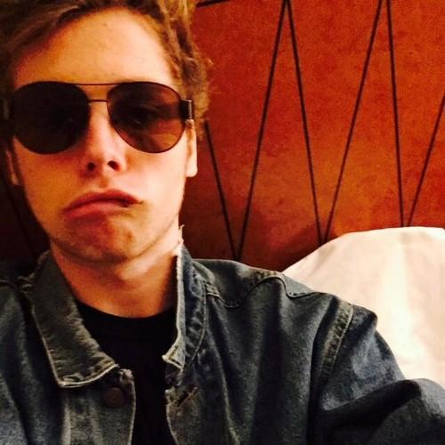 Follow @5sosupdateww_ for 5sos updates