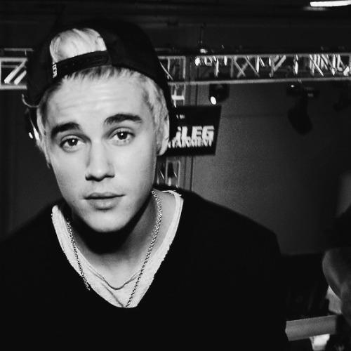 @justinbieber Justin Bieber follow ❤ ❤ ❤ and Selena Gomez @selenagomez follow ❤ Please!