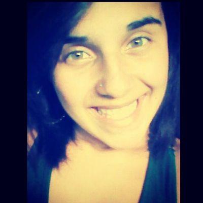 -Solteira , 16 anos , ariana ! Sigo todos de volta :)