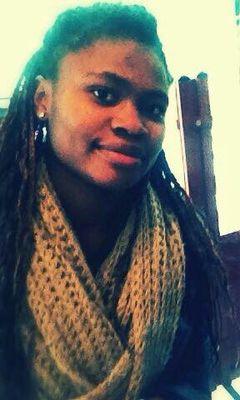18 ans, black aux yeux noires et marrons. 1m87. Je suis lunatique et j'assume