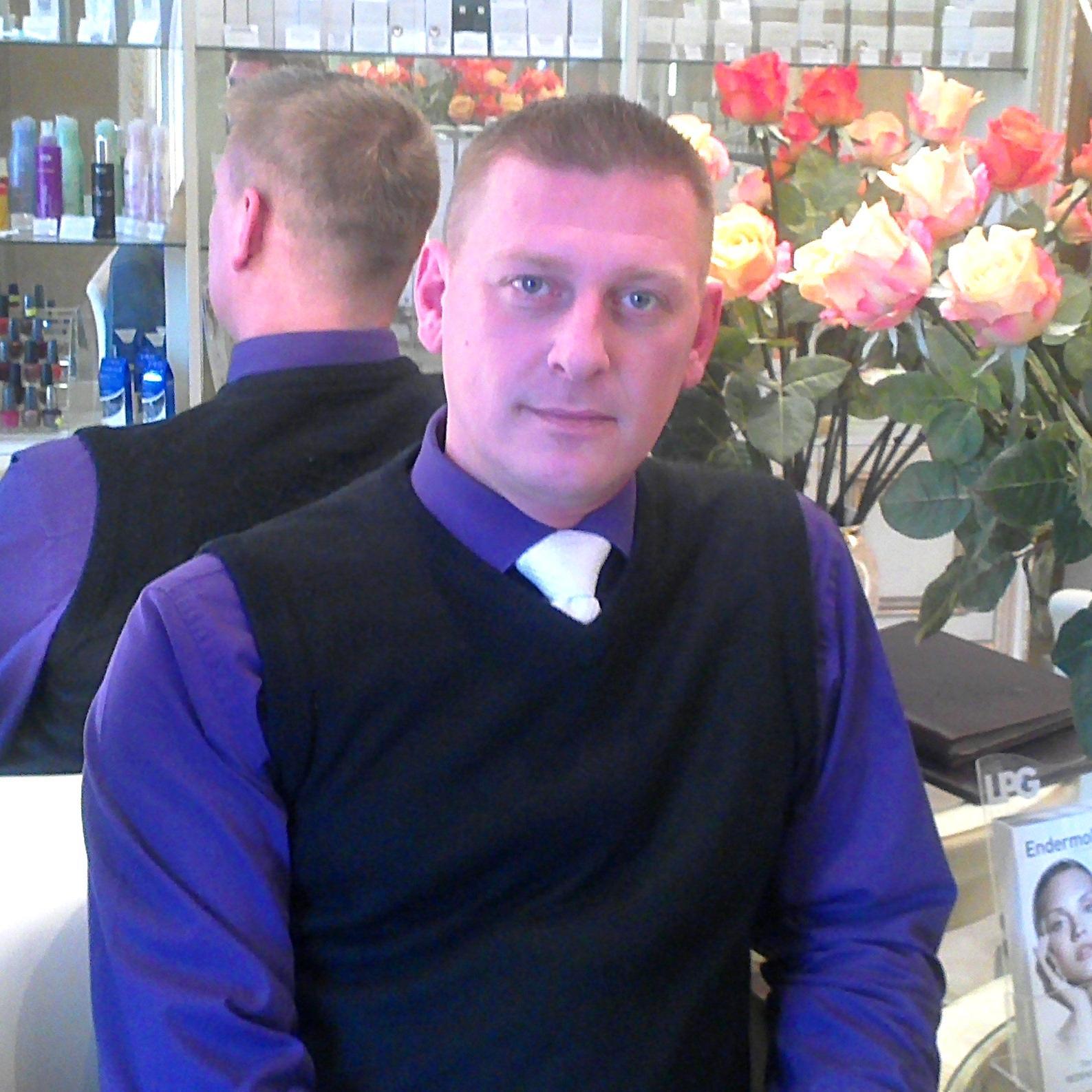 DVartdirector's profile picture. 