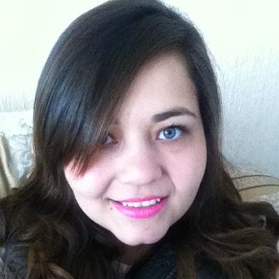 Mercadologo, gritona, simplona,Duranguense y buscando vivir bajo MI propio concepto de felicidad.