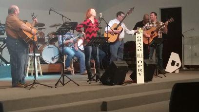 Wife, Mom, Christian, wannabe big shot livin' in a NWOhio farmhouse. Ha!