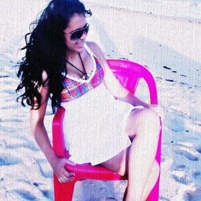 A menina que usava o allstar tradicional e uma bermuda brega, mais que hoje solta seus cabelos e desfila pra causar inveja.