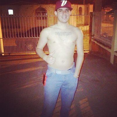 Soy un chamo full pana amigable comprensible y cariñoso full luchador y trabajador y si quieren tener un amigo mas en whatsapp agreguen 04128842472