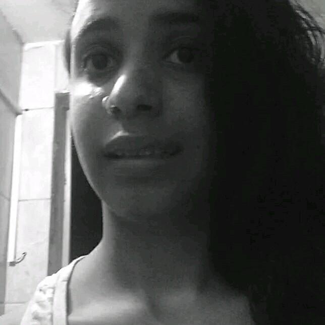 inteligente, odeio pessoas falsas, gosto da minha vida com ela é, curto muito Rock...