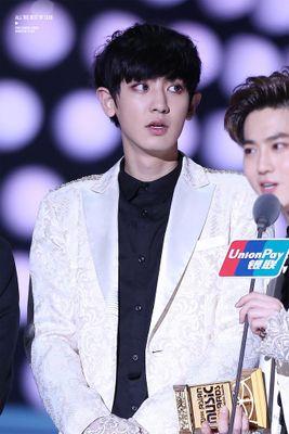 ผมชานยอลคนหล่อตระกลูปาร์ค  ยินดีที่ได้รู้จักครับ.ยิ้มรับ