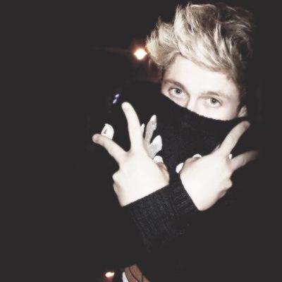 this is a free follow! dont follow me follow @niallsluvely please!!! thank you!!