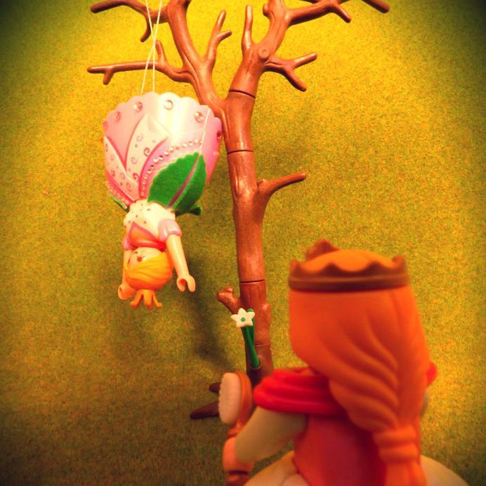 Te contamos lo que hacen cuando no miras. Nada que ver con PLAYMOBIL®, nosotros somos más serios.