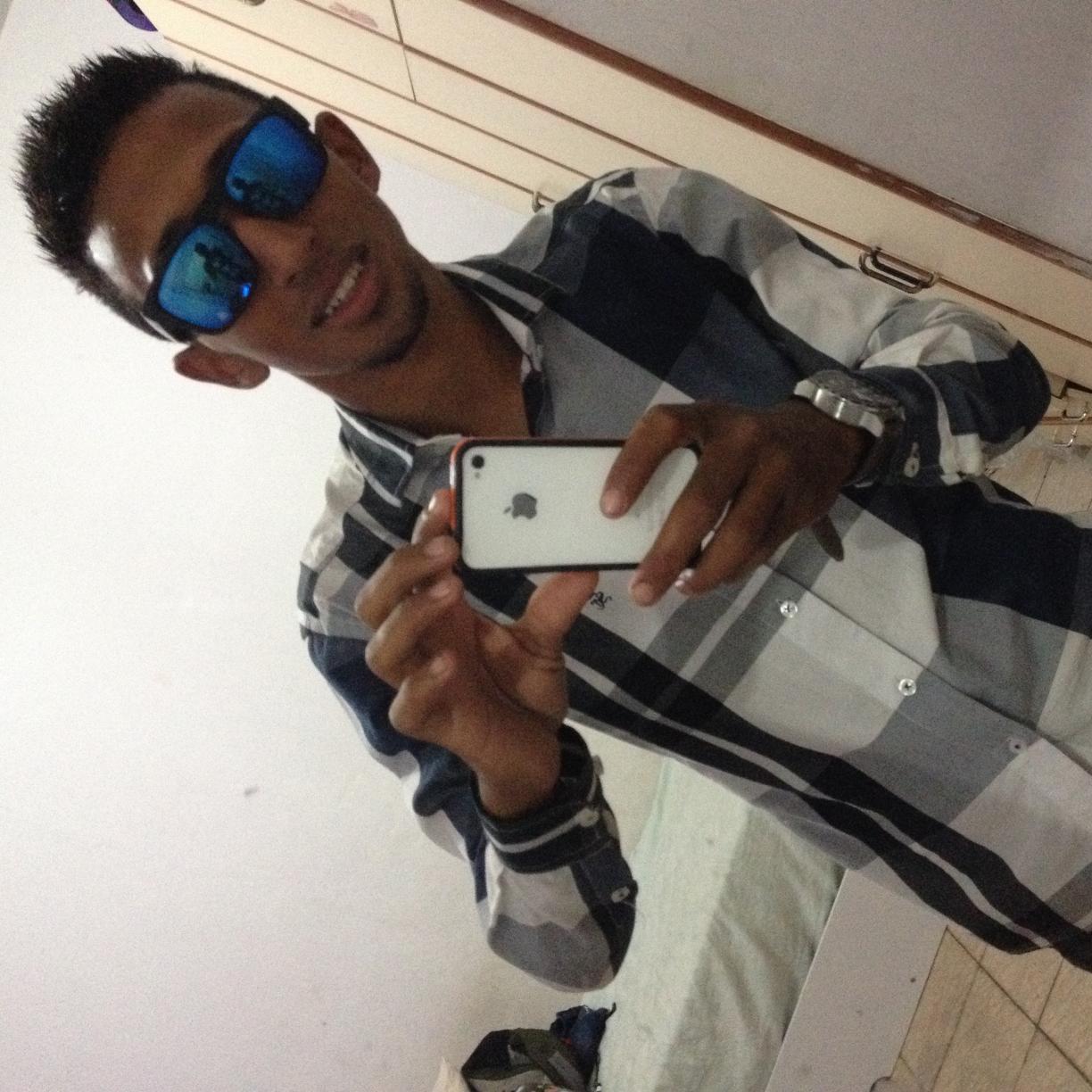 @Oficial_Guinho #Aki é so twittada violenta.
Jogador, Dj e Baterista esa é minha #Vida  #Corinthiano de Paixão desde 1995.