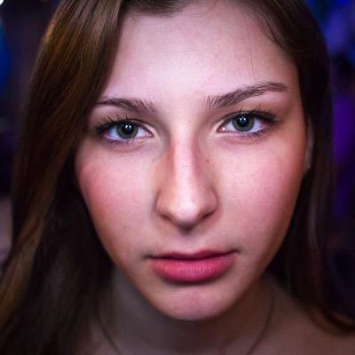 Estudante de moda, modelo, desligada e sem limites.                     Instagram: gaabiboo