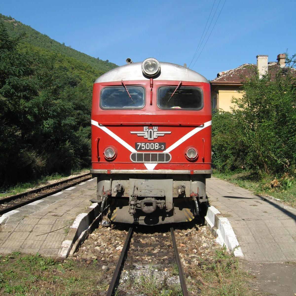 YouTube Vids and RTs from the rails around the UK, Europe and (sometimes) beyond.  Hope you find something of interest!