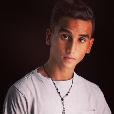 Sencillamente, energía, entrega, frescura y ritmo. No cabe duda de que la nueva sensación de la música es de Puerto Rico y se llama Alejandro Coll
​