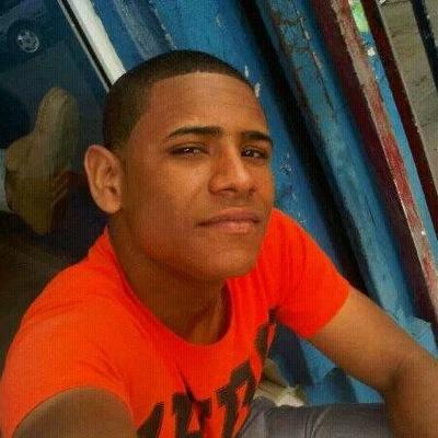 Mi tristeza y mi dolor a nadie se la digo por eso nadie sabe cuando estoy alegré ni cuando estoy herido.